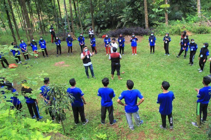 melatih character building dengan outbound-3
