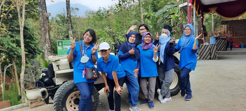 5_6300917211657667341