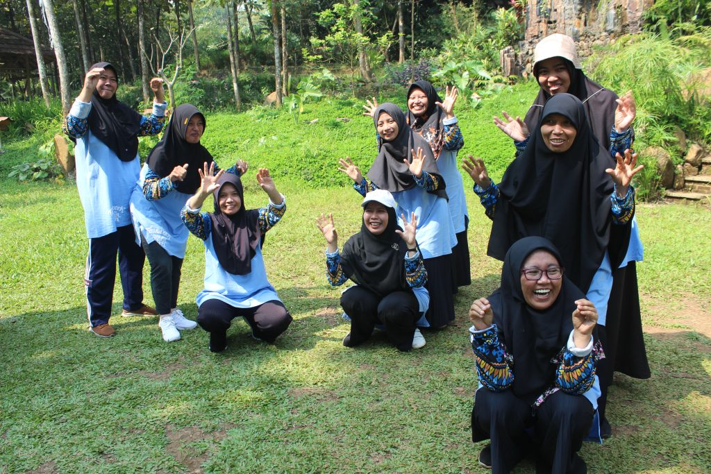 Kegiatan Outbound Yayasan Pendidikan Islam Baitul Izzah di Asriloka Wonosalam