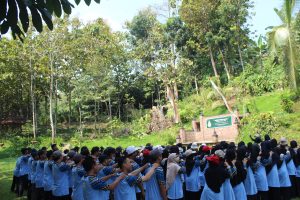 Kegiatan Outbound Yayasan Pendidikan Islam Baitul Izzah di Asriloka Wonosalam
